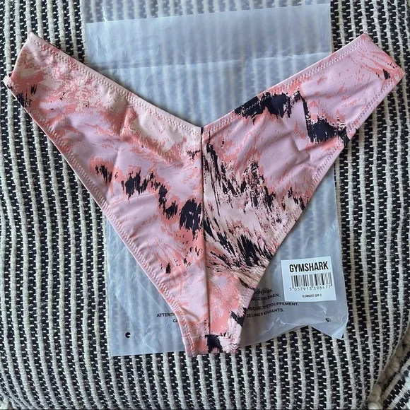 GYMSHARK V SHAPED BIKINI BOTTOMS ONLY - Picture 2 of 6